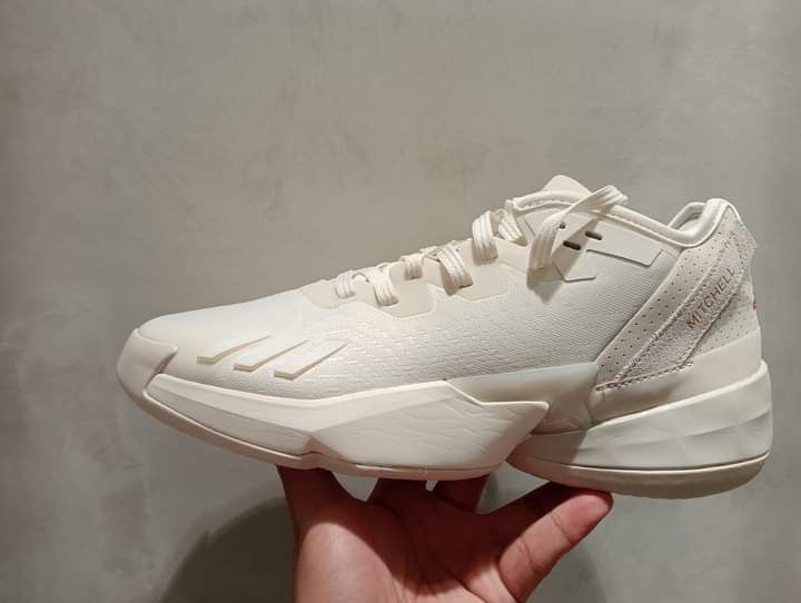 Adidas shoes top 7.5 nike