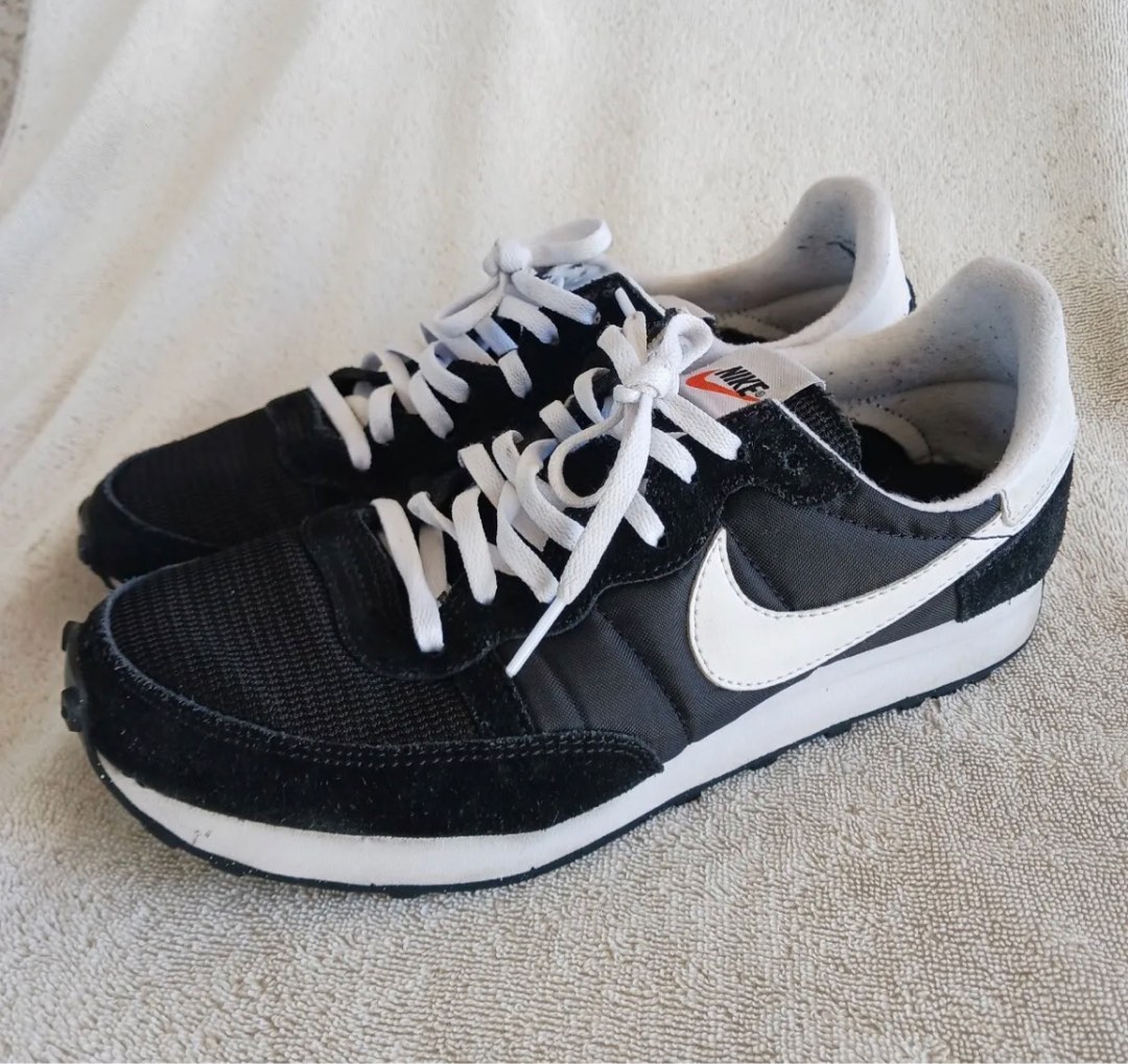Nike challenger trainers discount