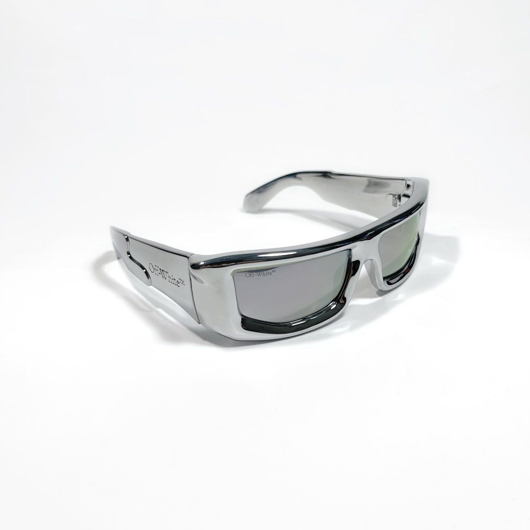 Volcanite silver sunglasses with a metallic effect