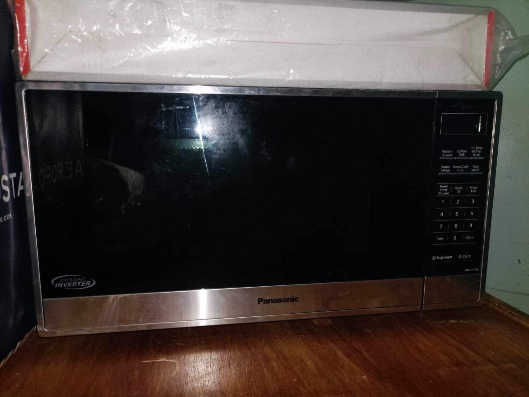 Panasonic NNSN96JS 2.2 Cu. Ft. 1250W Capacity Cyclonic Wave Inverter