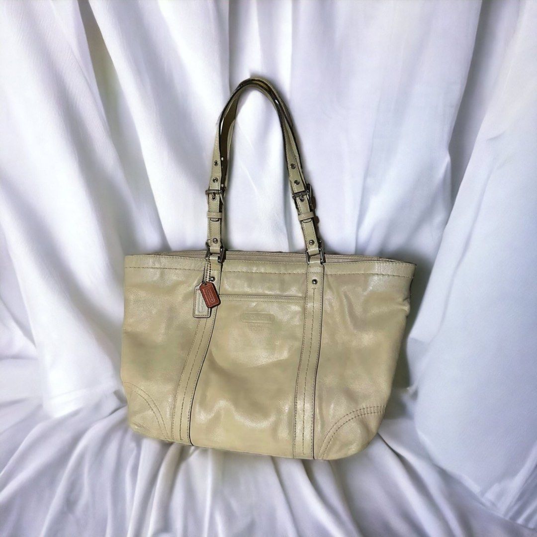 Pre loved bags good as new for decluttering, Luxury, Bags & Wallets on  Carousell