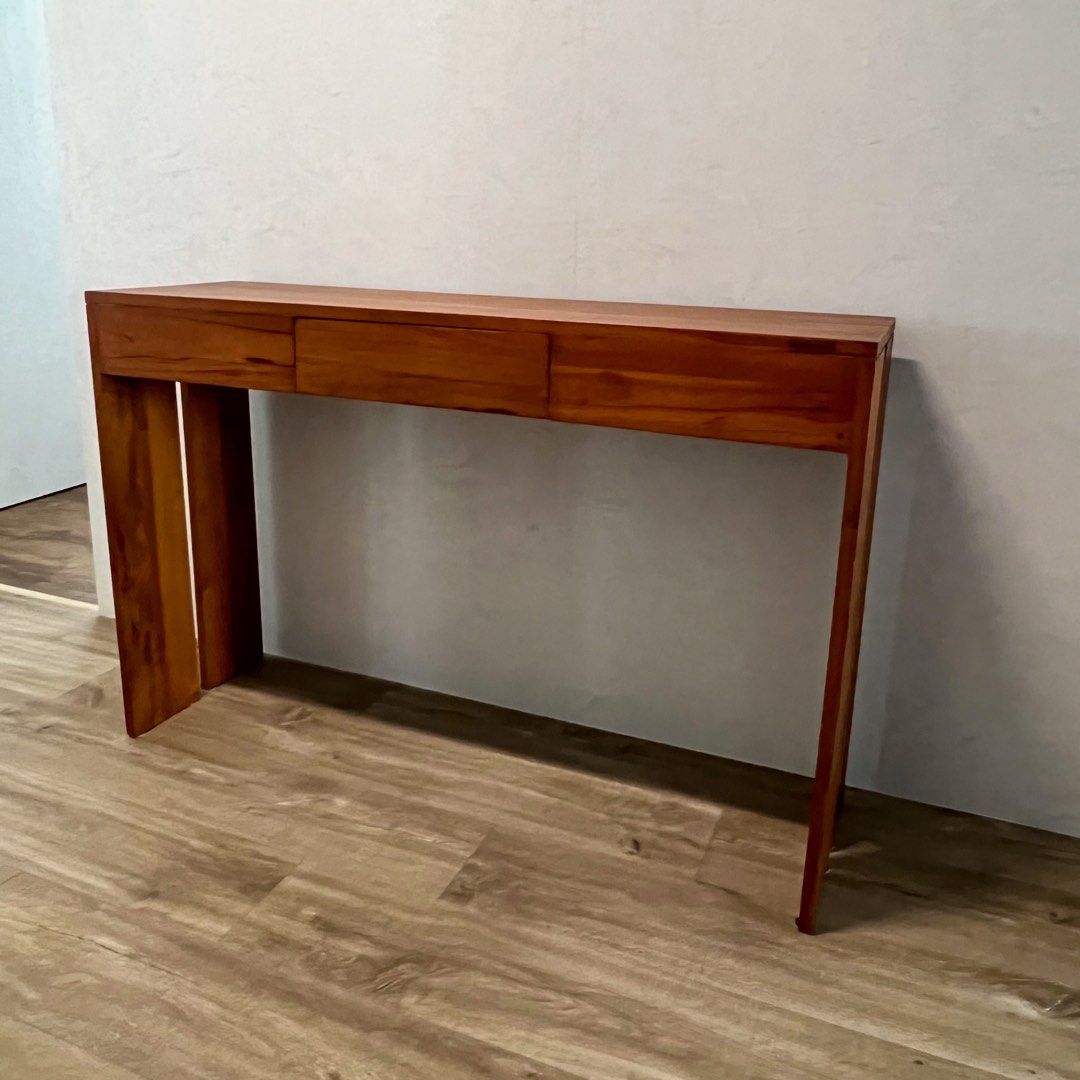 Preloved Table from ScanTeak in Very Good Condition Furniture