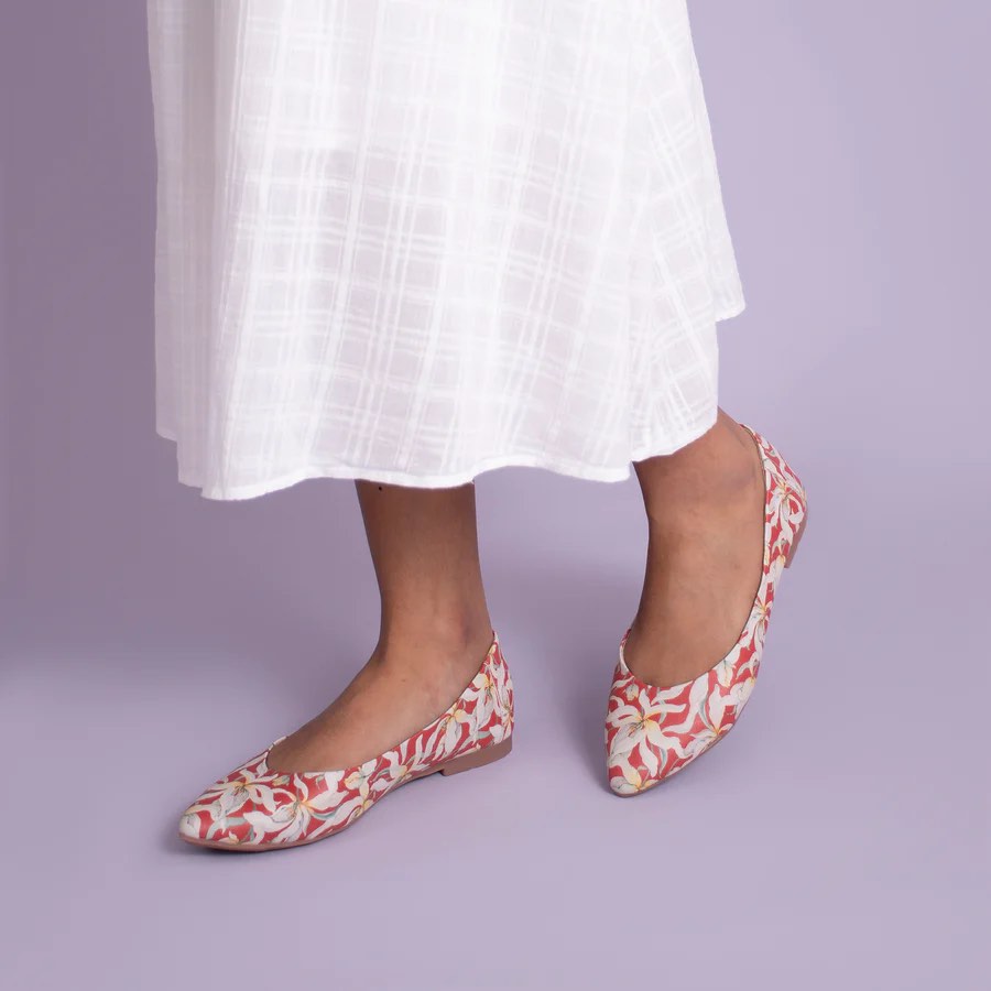 White floral clearance flats