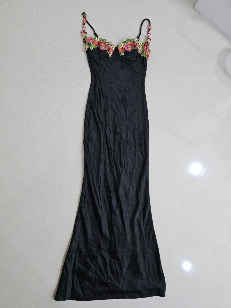 Princess polly kenzie Black maxi dress, Women's Fashion, Dresses & Sets,  Dresses on Carousell