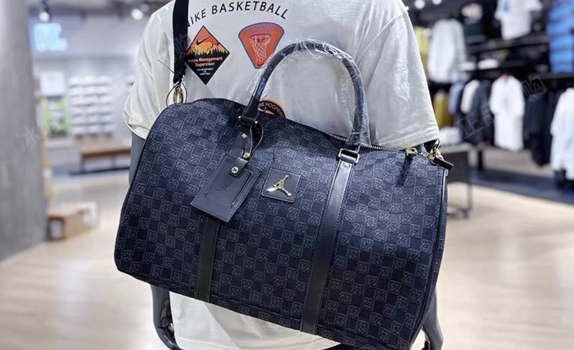 Louis vuitton mens gym bag outlet