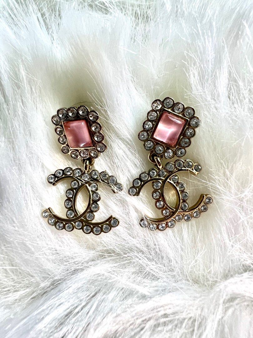 Chanel metal and glass pearl earrings deals