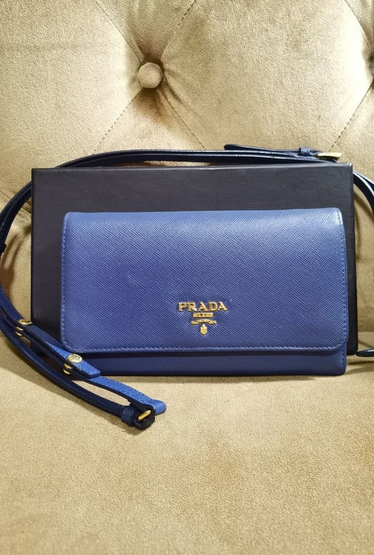 Prada wallet sales on chain sale