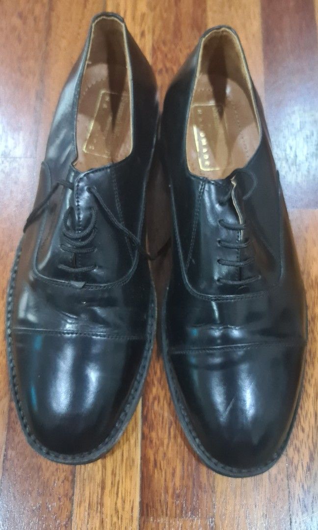 Where are samuel windsor shoes made top