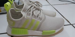 Sepatu olahraga Adidas NMD