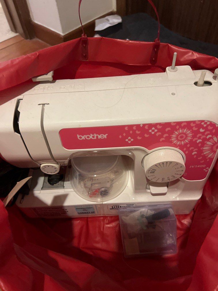 Sewing machine brother, Hobbies & Toys, Stationery & Craft, Craft