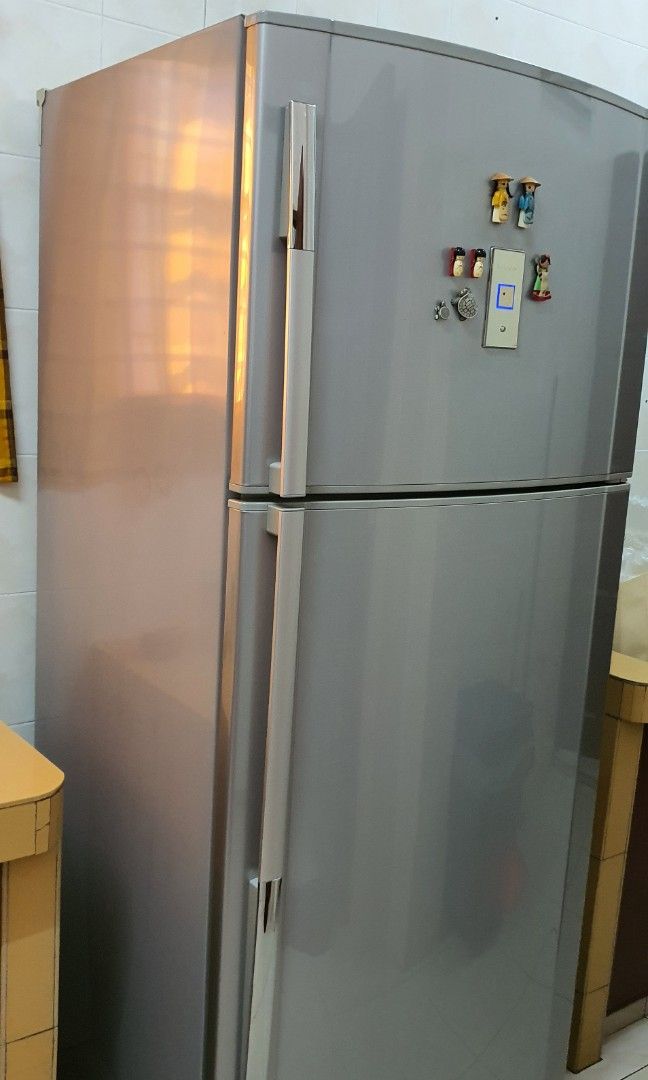 Sharp Fridge (Category: Refrigerators & Freezers) located in Klang. Submitted by chiewkweepeng (Listing ID 1252681793, Image 2). Description: Sharp Fridge Pm for me info.