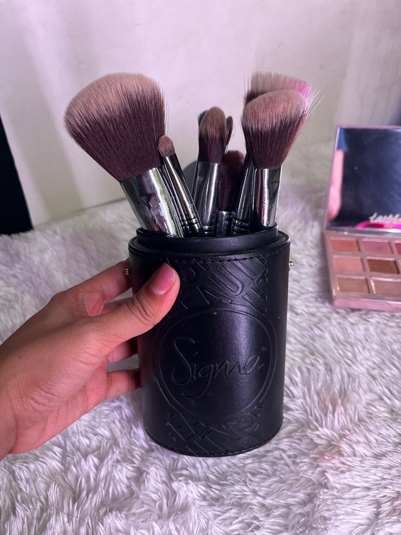 Sigma make up brush (Category: Makeup) located in Cainta. Submitted by petite_finds (Listing ID 1252630725, Image 2). Description: •Sigma professional make up brush set •9pcs face and eye brush •With brush cup holder worth 2k •Original 💯.