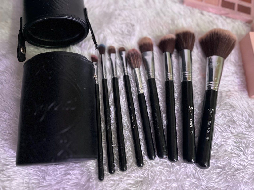 Sigma make up brush (Category: Makeup) located in Cainta. Submitted by petite_finds (Listing ID 1252630725, Image 3). Description: •Sigma professional make up brush set •9pcs face and eye brush •With brush cup holder worth 2k •Original 💯.