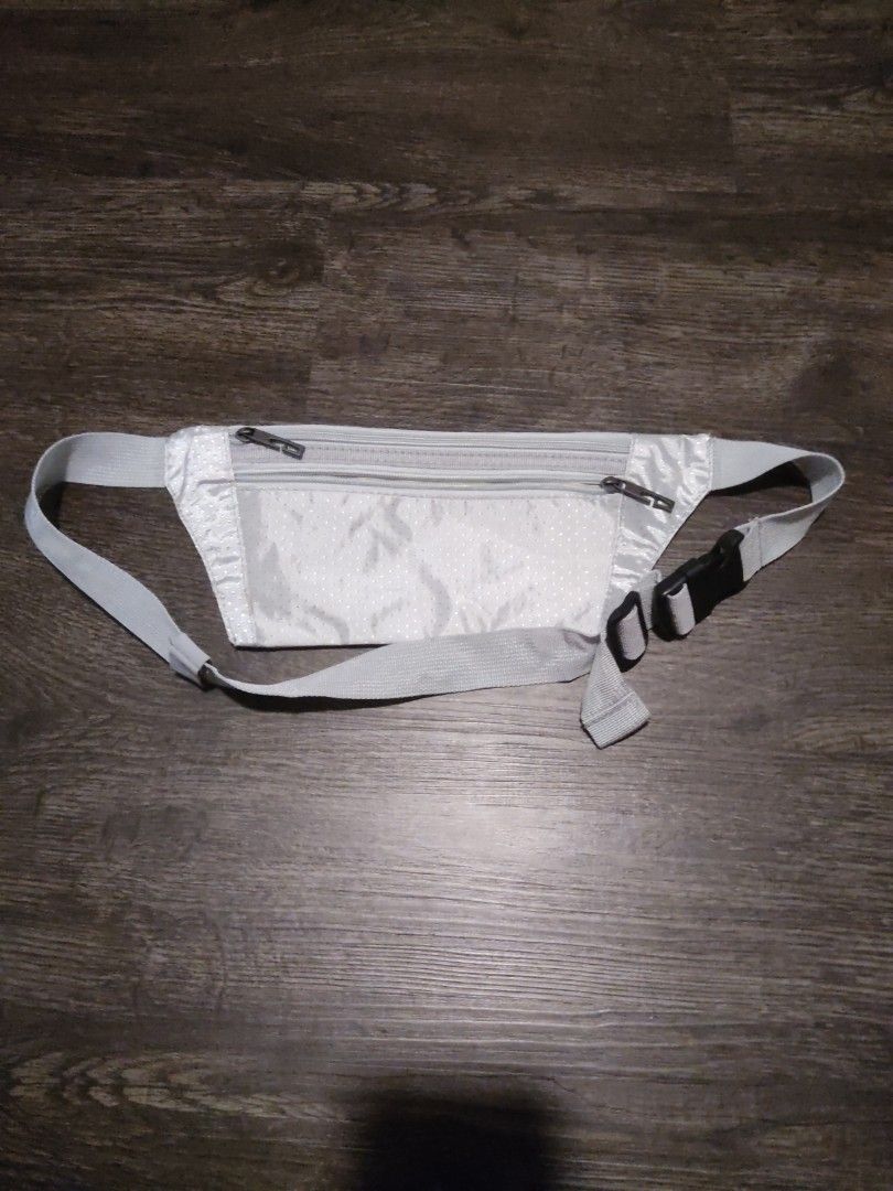 Slim store waist pouch
