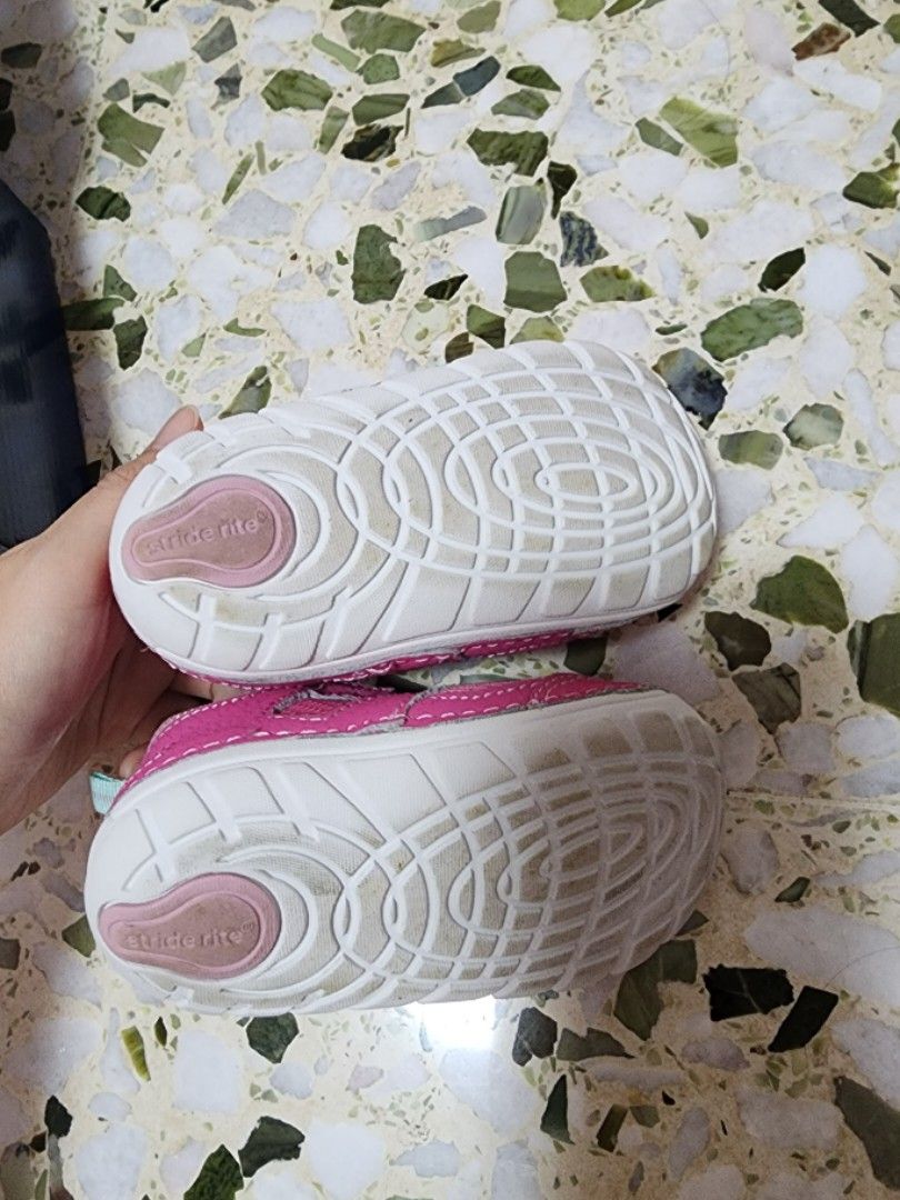Stride rite soft sales motion adrian sneaker