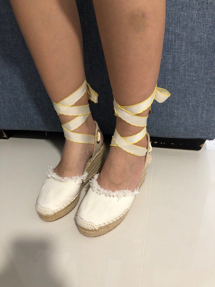 White outlet ribbon wedges