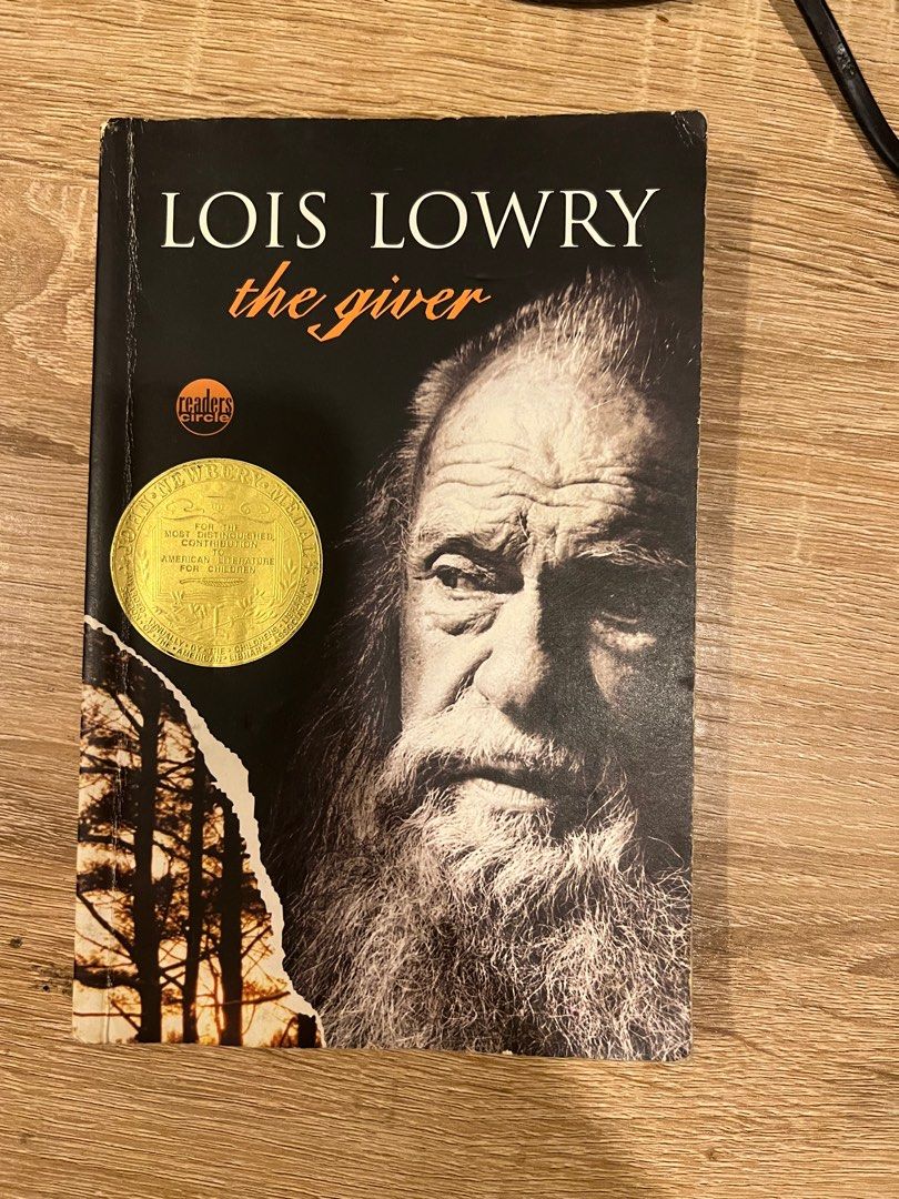 The Giver by Lois Lowry on Carousell