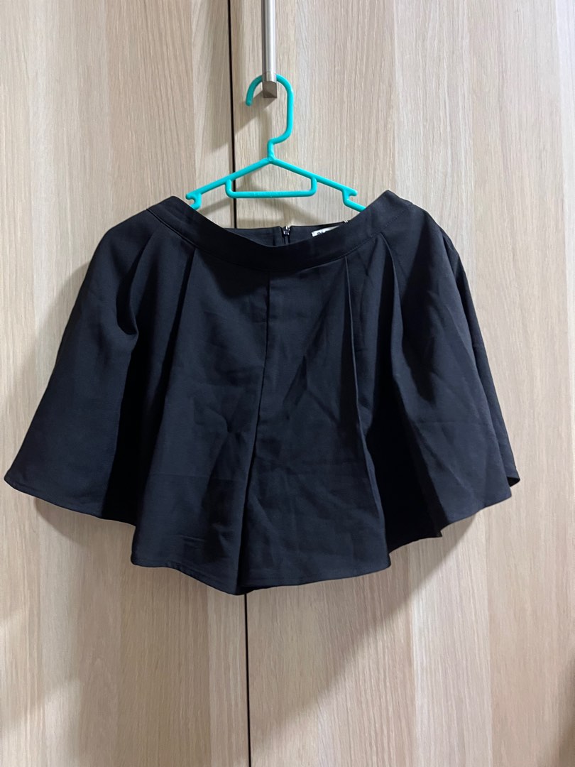 The tinsel rack shorts, Women's Fashion, Bottoms, Shorts on Carousell