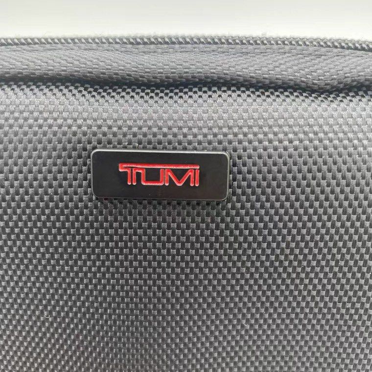 Tumi Delta Airlines Amenity Pouch, Men's Fashion, Bags, Belt bags