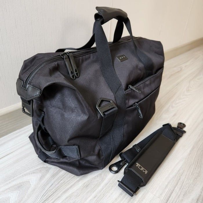Tumi tahoe sonoma day duffel top