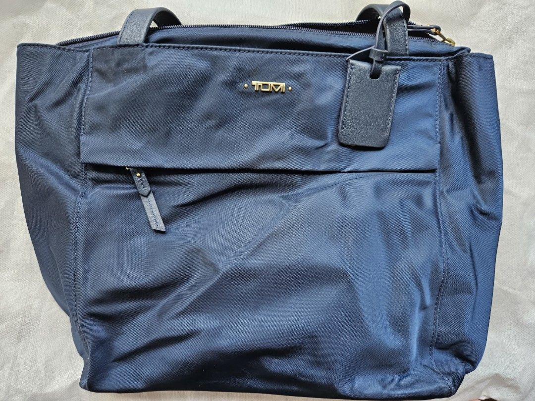 Tumi m on sale tote