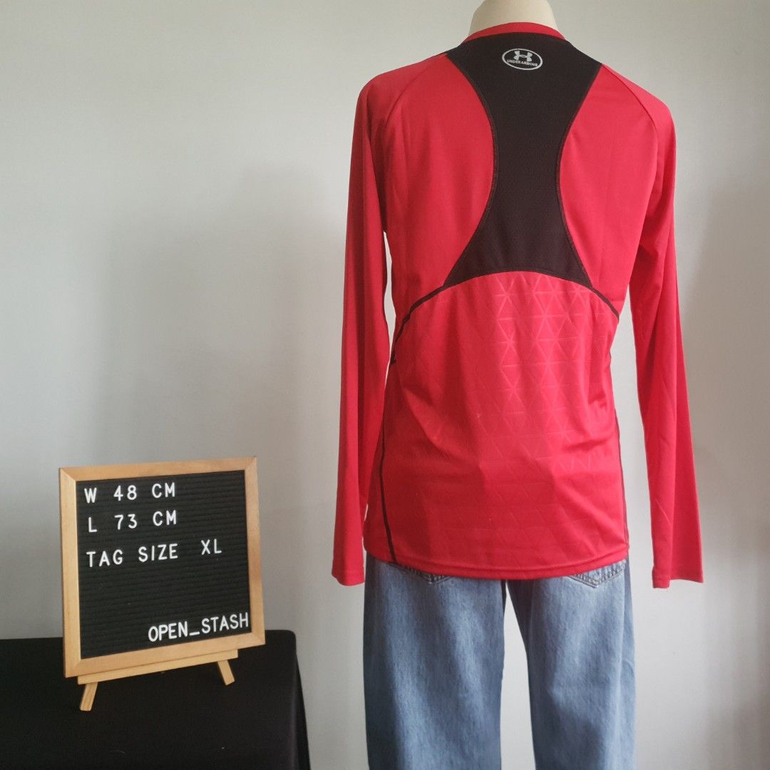 UNDER ARMOUR Heat Tech Longsleeve (Category: Activewear) located in San Pedro. Submitted by open_stash (Listing ID 1252619701, Image 3). Description: UNDER ARMOUR Heat Tech Longsleeve W 48 cm x 73 cm Tagsize XL.