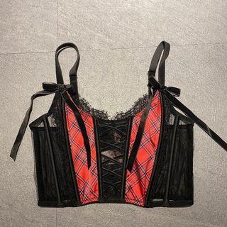 (Category: ) located in . Submitted by clearing.wardrobee (Listing ID 1252775167, Image 1). Description: .