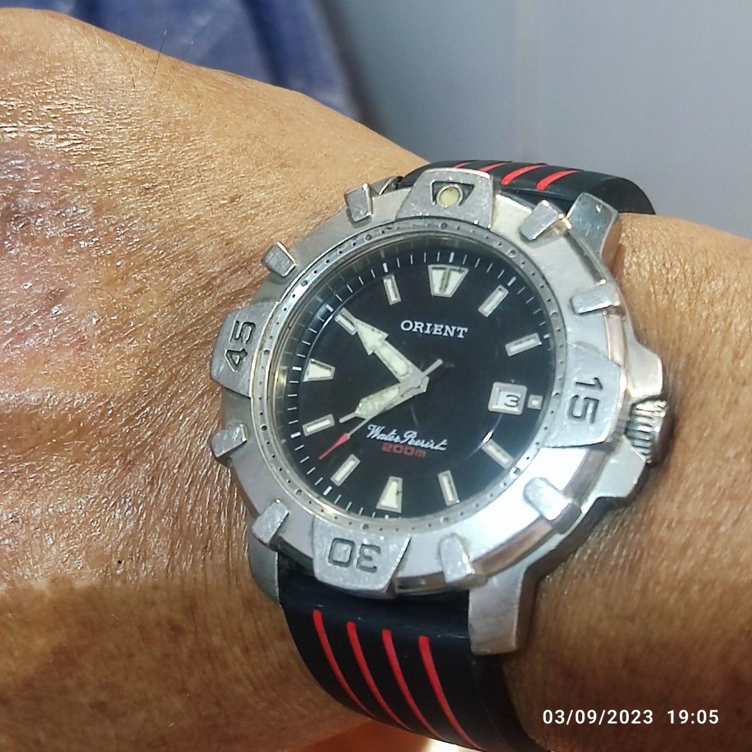 Vintage Orient Divers Quartz (Category: Men's Watches) located in General Trias. Submitted by elcombo (Listing ID 1252712299, Image 2). Description: Original 200 meters turning bezel screwdown crown 42 mm good working condition.