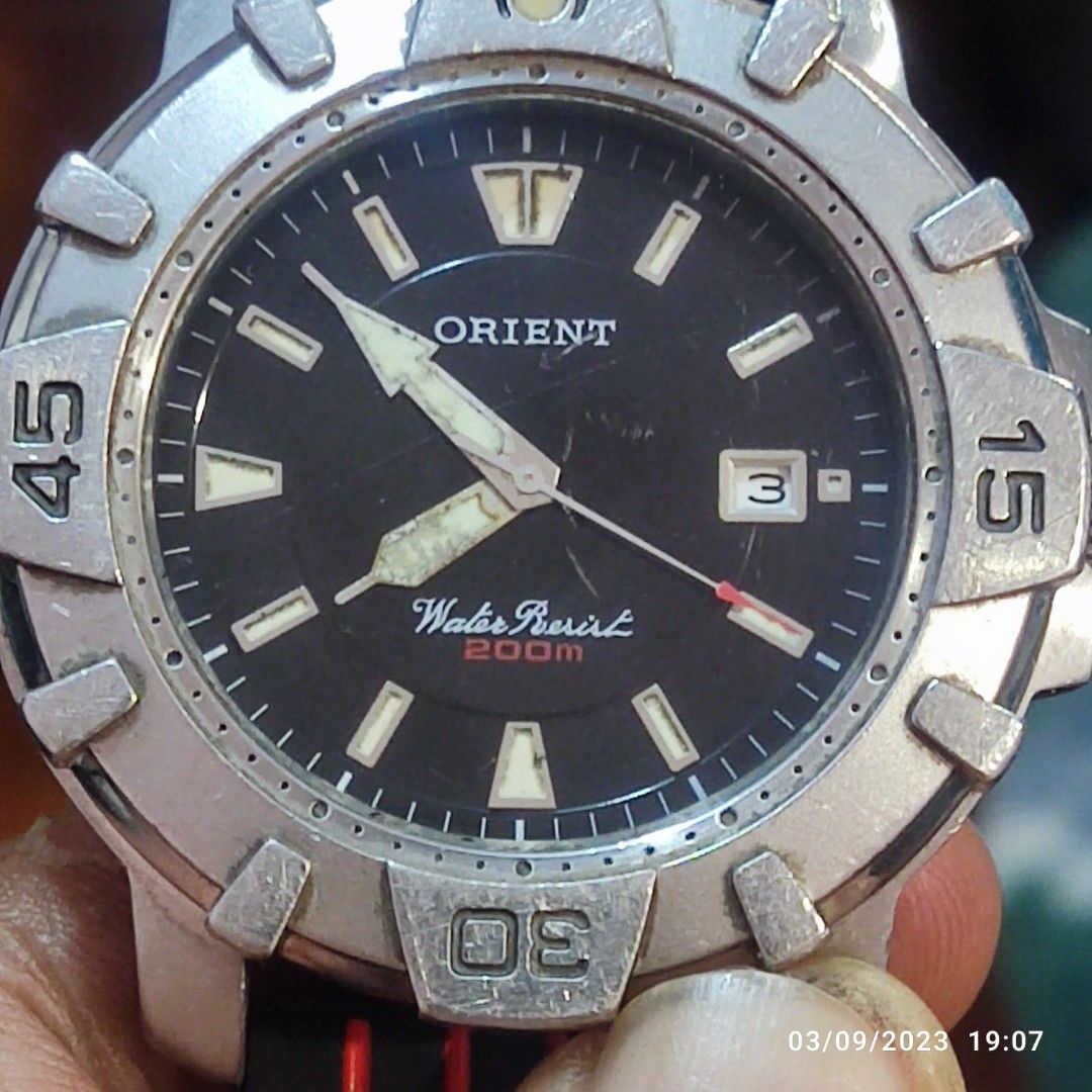 Vintage Orient Divers Quartz (Category: Men's Watches) located in General Trias. Submitted by elcombo (Listing ID 1252712299, Image 1). Description: Original 200 meters turning bezel screwdown crown 42 mm good working condition.