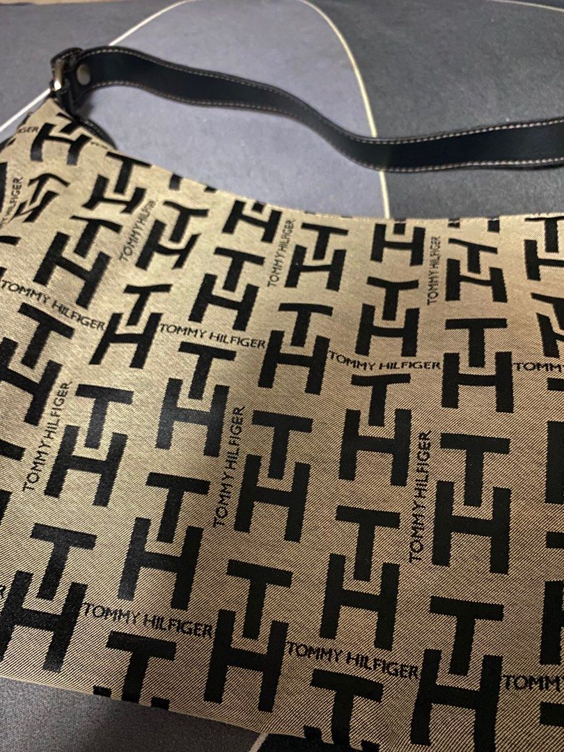 Vintage Tommy Hilfiger Shoulder Bag (Category: Shoulder Bags) located in Quezon City. Submitted by cbustos25 (Listing ID 1252696817, Image 3). Description: .