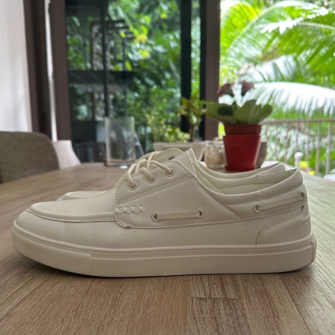 White leather best sale deck shoes