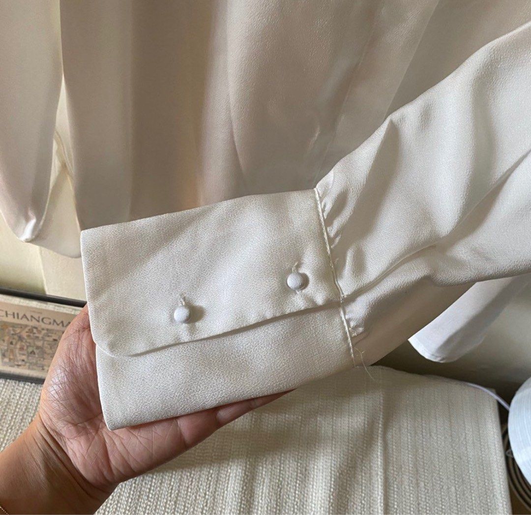 Mango White Longsleeves (Category: Longsleeves) located in Quezon City. Submitted by psycheoldnewstuff (Listing ID 1252775789, Image 2). Description: Medium but can fit Large..