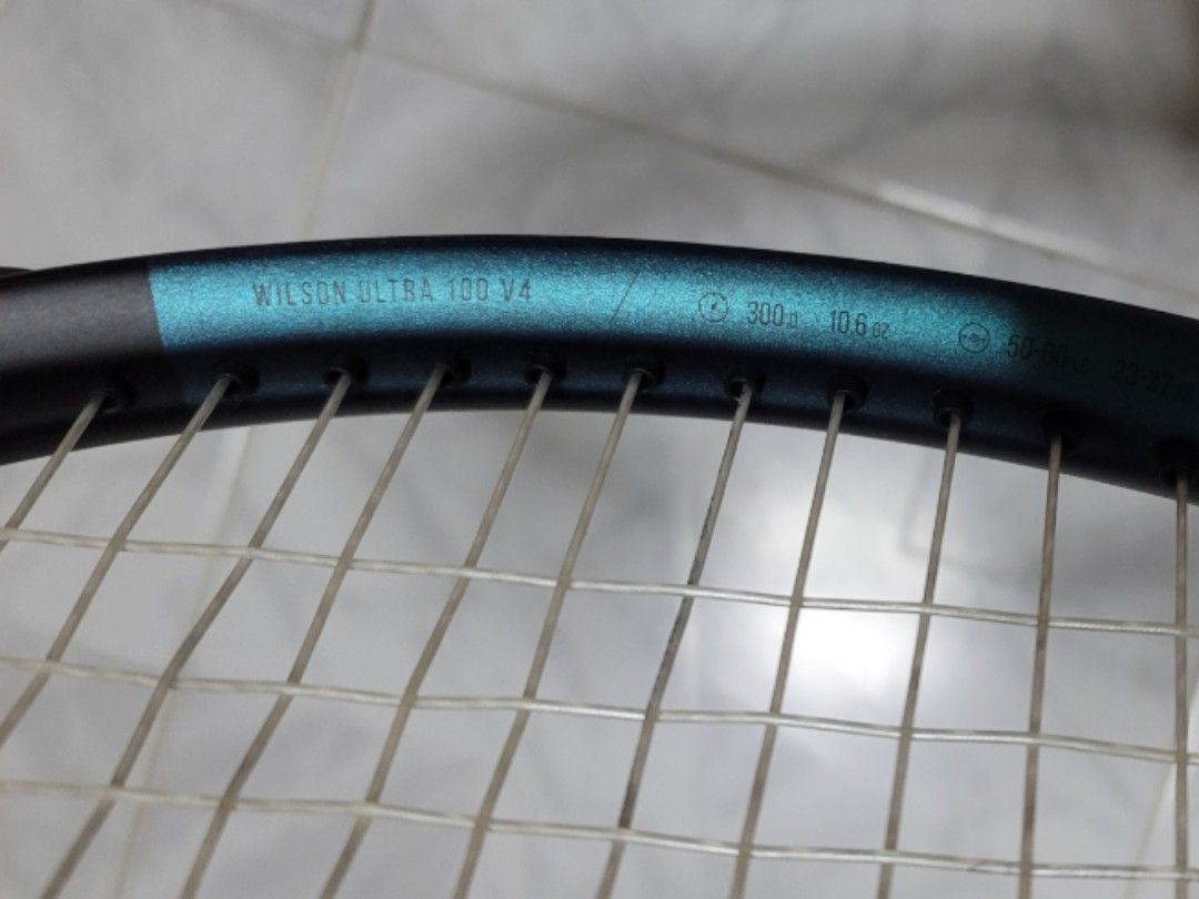 Wilson ultra v4 grip 2 95% newTennis Racket, 運動產品, 運動與體育