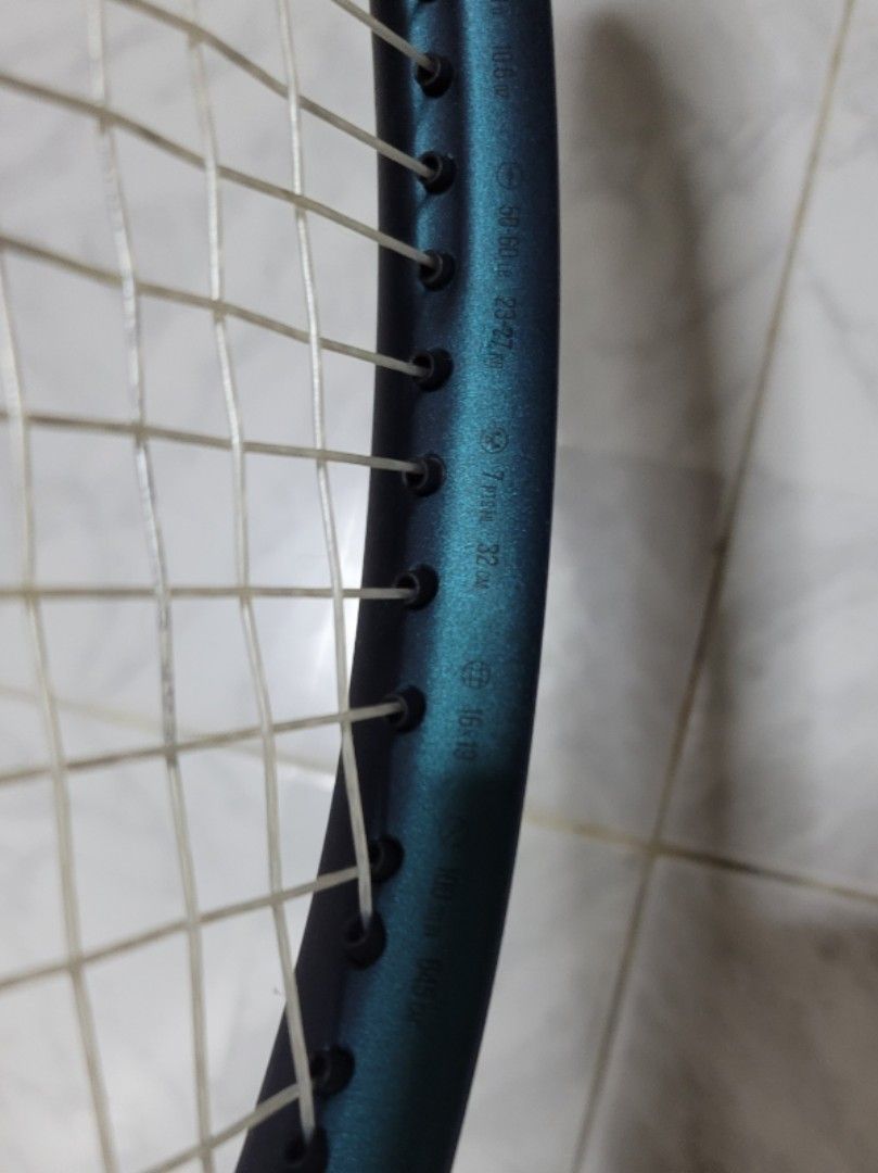 Wilson ultra v4 grip 2 95% newTennis Racket, 運動產品, 運動與體育