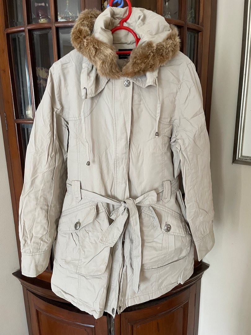 White parka with deals fur hood