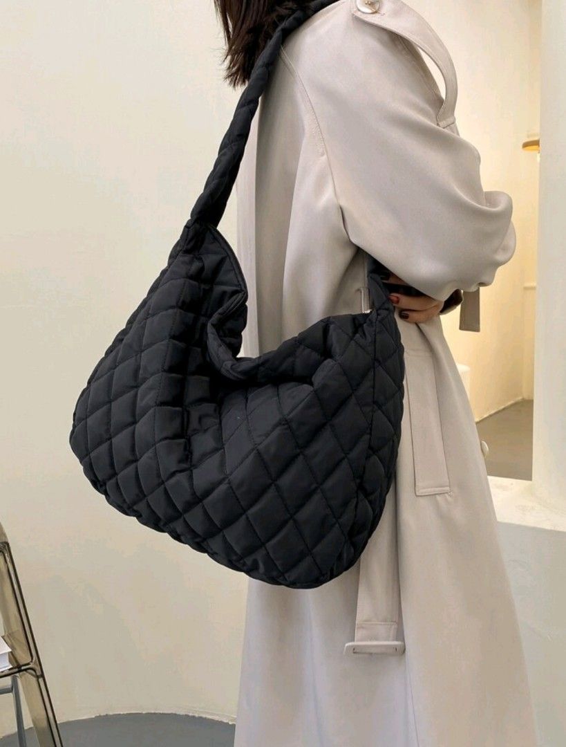 Minimalist large outlet capacity crossbody bag