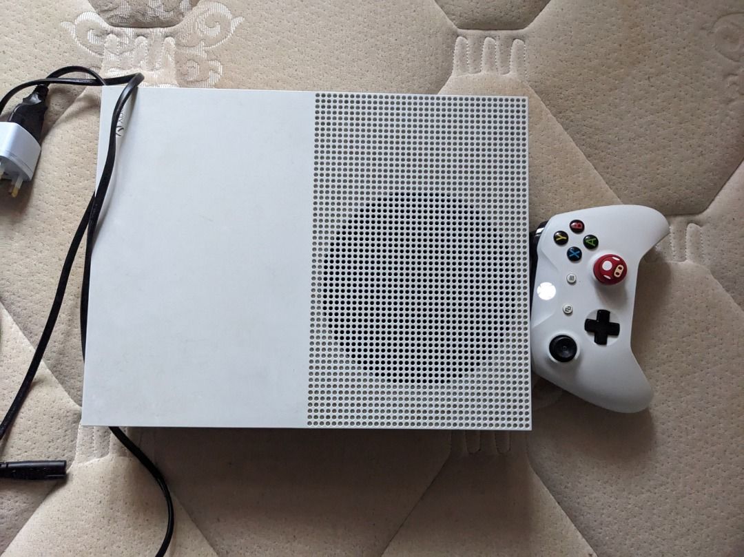 Xbox one 2025 s 500gb used