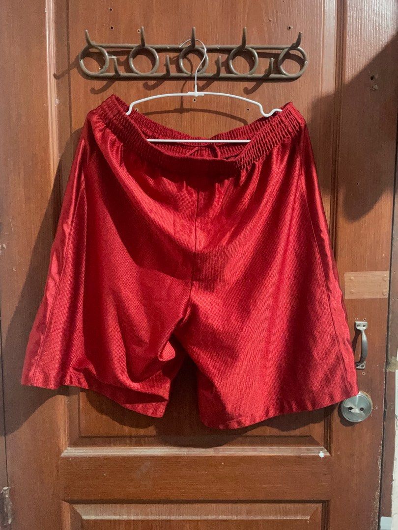 y2k Nike Baller shorts (Cherry Red) (Category: Shorts) located in Quezon City. Submitted by flipacoin (Listing ID 1252716799, Image 2). Description: Y2k Nike Baller shorts (Cherry Red) condition 10/10 Waist - 33- 45 inches lenght - 23 Inches XL on tag Para sa mga naghahanap ng Real Baller Shorts y2k at nababaduyan sa above the knee shorts na naging standard na sa market 😅😅 .