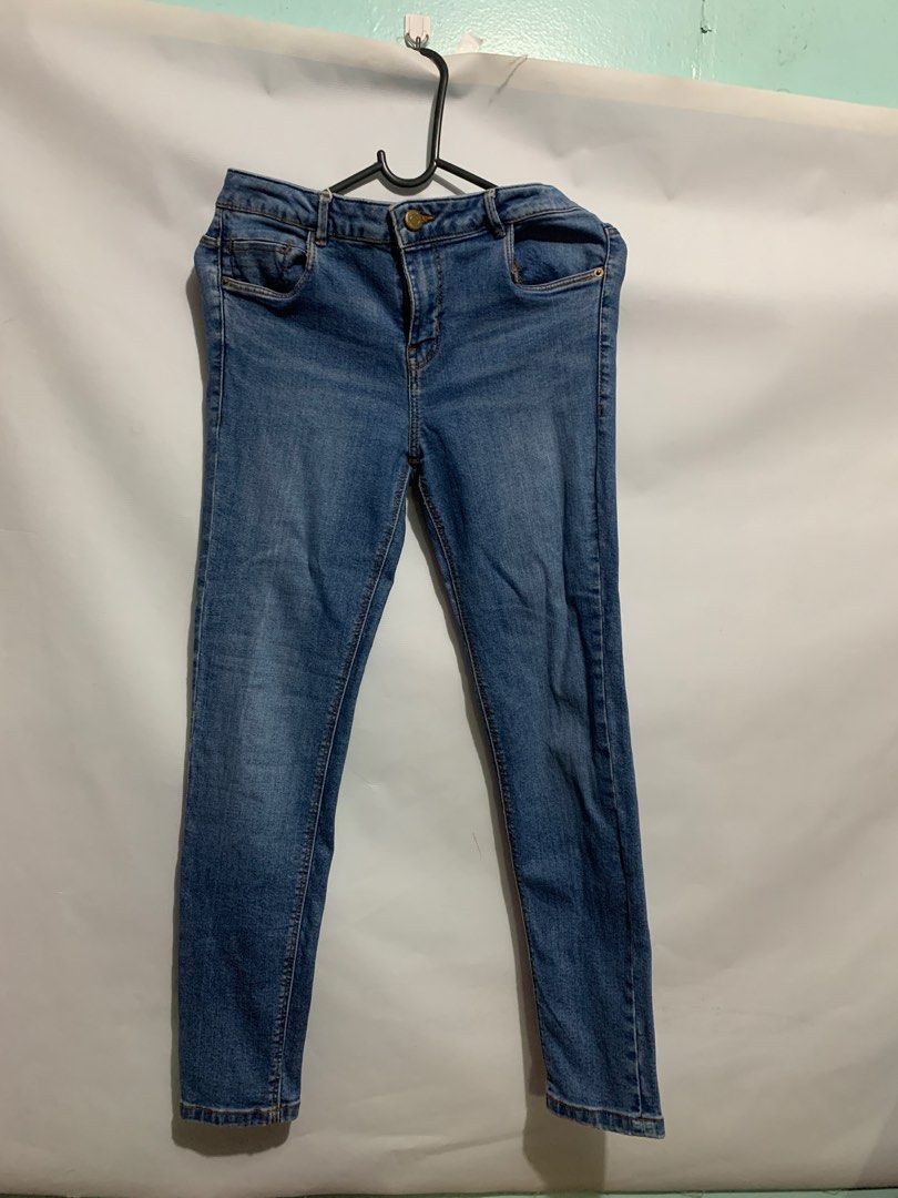 Zara Maong Jeans Pants (Category: Jeans) located in Bacoor. Submitted by liniswardrobe (Listing ID 1252593662, Image 1). Description: Zara Original Maong Pants (Skinny Fit) US 06 Fit size 26-27 No when worn RFS: gained weight.