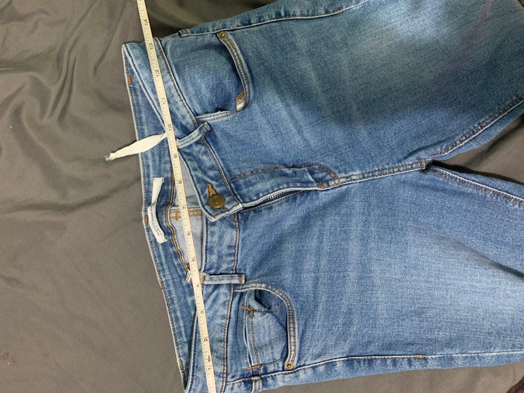 Zara Maong Jeans Pants (Category: Jeans) located in Bacoor. Submitted by liniswardrobe (Listing ID 1252593662, Image 3). Description: Zara Original Maong Pants (Skinny Fit) US 06 Fit size 26-27 No when worn RFS: gained weight.