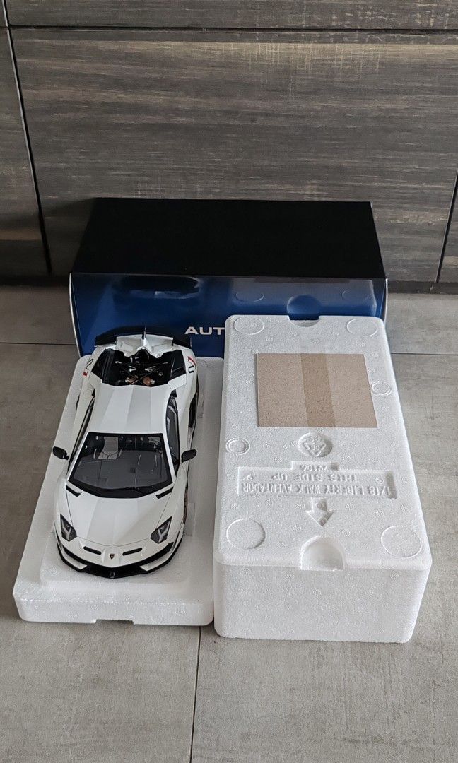 AUTOART 79217 - 1/18 Lamborghini Aventador SVJ (Blanc Asopo
