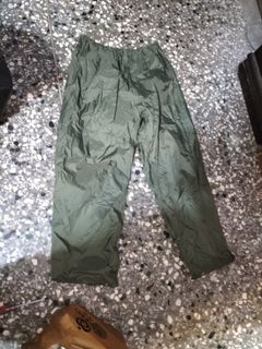 軍綠色雨褲