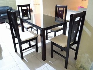 ⭐⭐⭐ DI JUAL SET MEJA MAKAN 4 KURSI ✅ BAHAN KAYU, MEJA LAPIS KACA 🔴 JOK KULIT, BUSA EMPUK (BEKAS), SAHABAT PERABOT BEKAS MEDAN ☎️ 081269267783