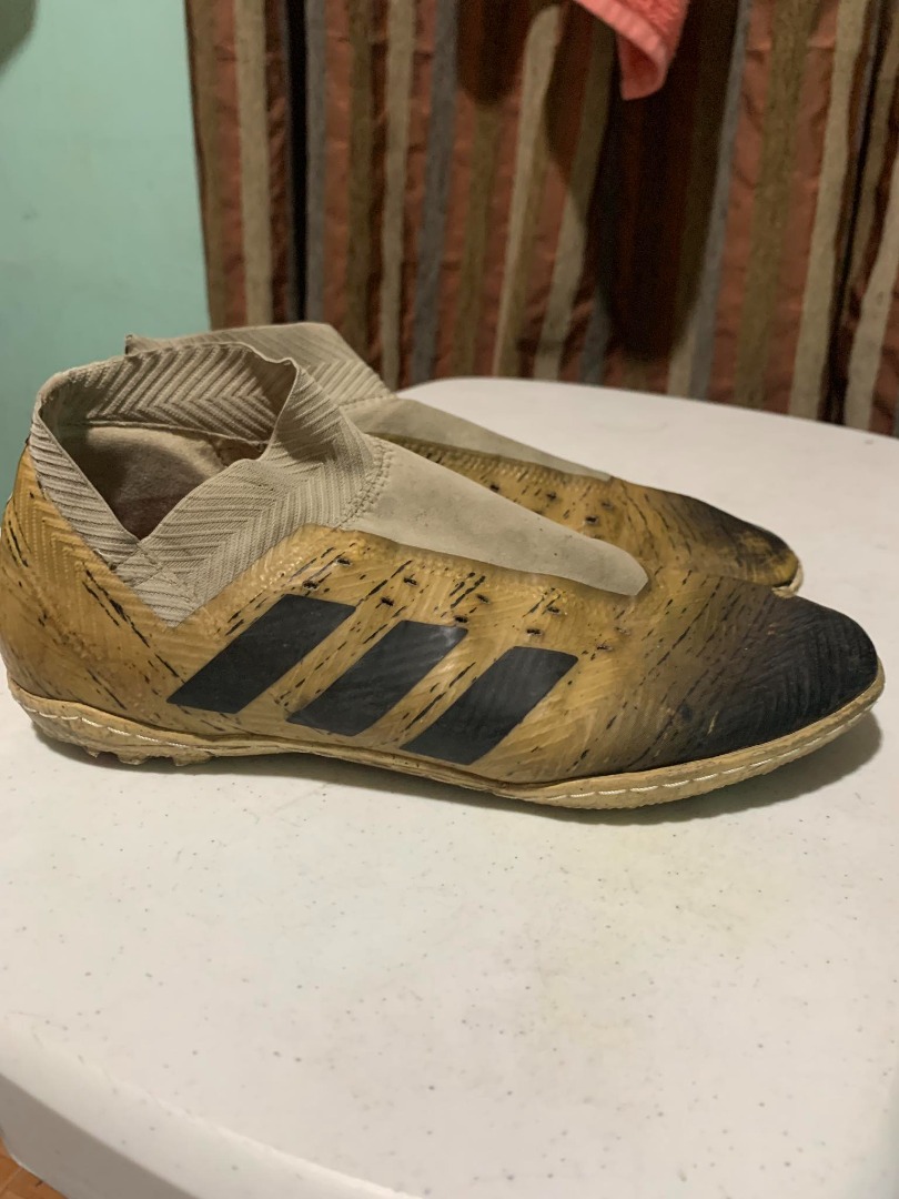 nemeziz futsal boots