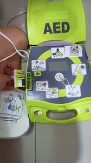 AED DEFRIBULATOR