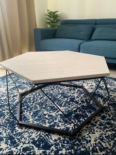 Aesthetic and minimalist Coffee table