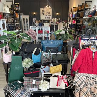 (Category: ) located in . Submitted by ipohvintagestore (Listing ID 1257531141, Image 1). Description: .