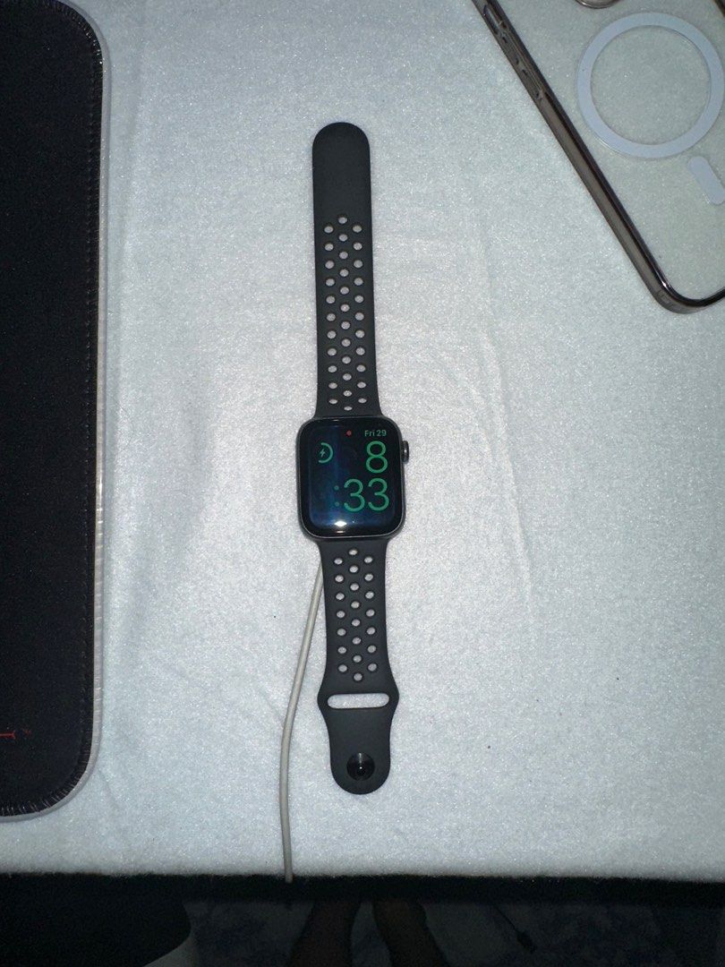 Olx apple sale watch se