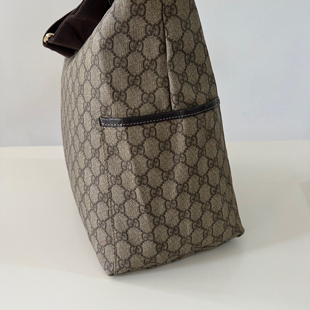 Authentic gucci diapers messenger bag with bottle holder, Women's