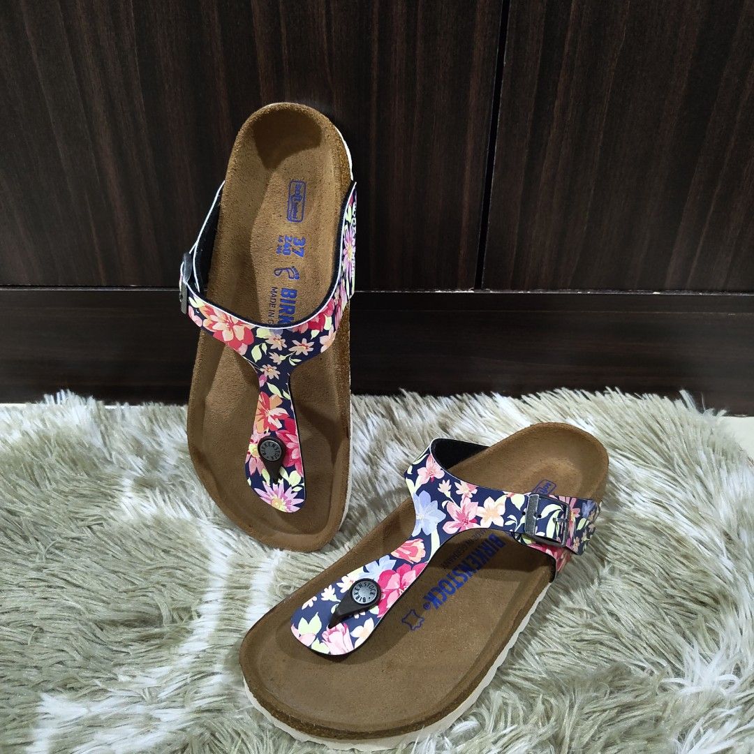 Birkenstock gizeh store supernatural flowers navy